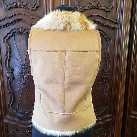 Suede & Faux Fur Reversible Woman's Vest. - Picture 5 of 8